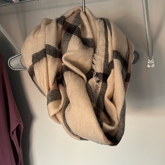H&M Cream and Black Plaid Scarf - Picture 2 of 3